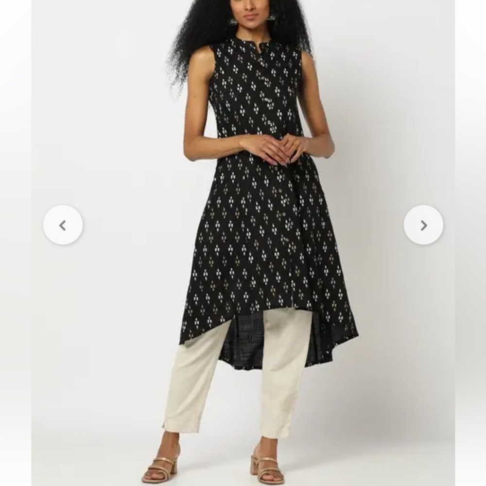 Avaasa Elegant Women Black A-Line Kurta Size L